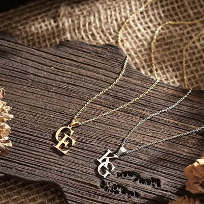 Collar con colgante de letra de acero para mujer en acero inoxidable 304 con acabado recubierto de PVD y cadena de eslabones